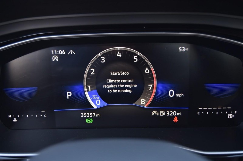 Volkswagen Jetta Vehicle Full-screen Gallery Image 12