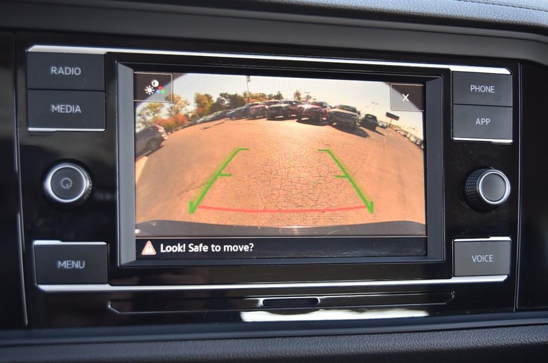 Volkswagen Jetta Vehicle Full-screen Gallery Image 13