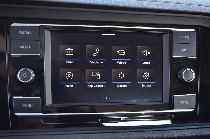 Volkswagen Jetta Vehicle Full-screen Gallery Image 14