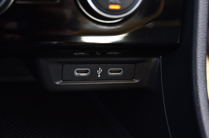 Volkswagen Jetta Vehicle Full-screen Gallery Image 16