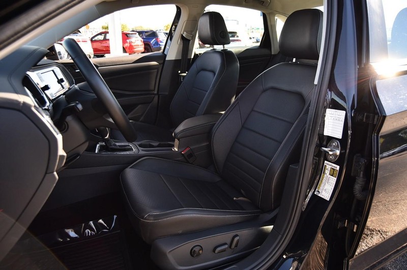 Volkswagen Jetta Vehicle Full-screen Gallery Image 20