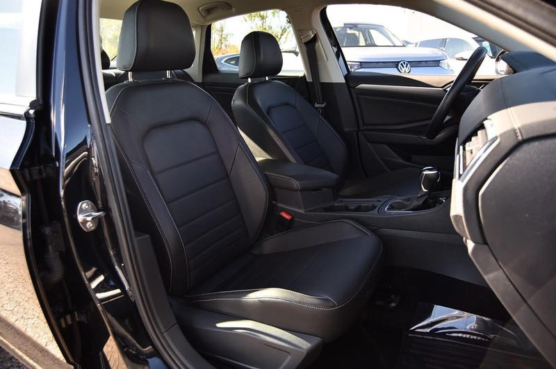 Volkswagen Jetta Vehicle Full-screen Gallery Image 21