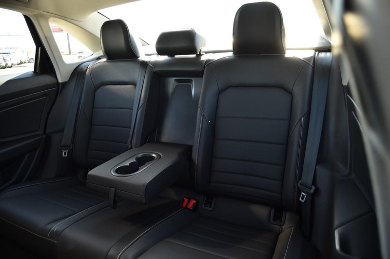 Volkswagen Jetta Vehicle Full-screen Gallery Image 22