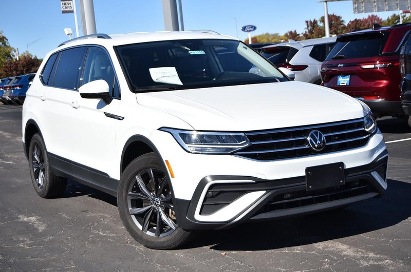 Volkswagen Tiguan Vehicle Full-screen Gallery Image 2