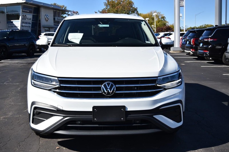 Volkswagen Tiguan Vehicle Full-screen Gallery Image 4