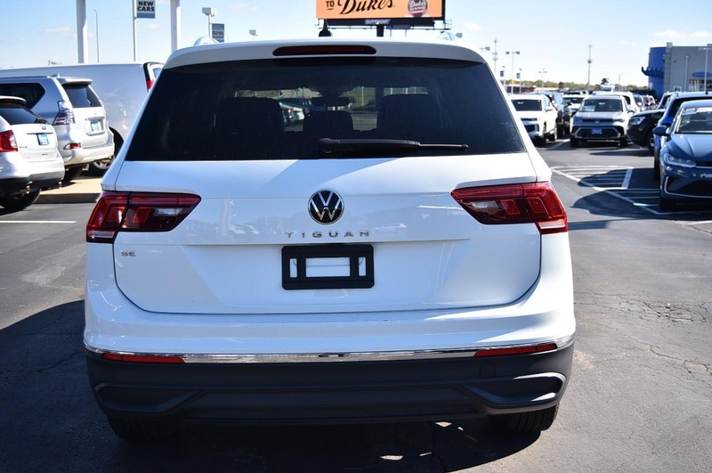 Volkswagen Tiguan Vehicle Full-screen Gallery Image 6