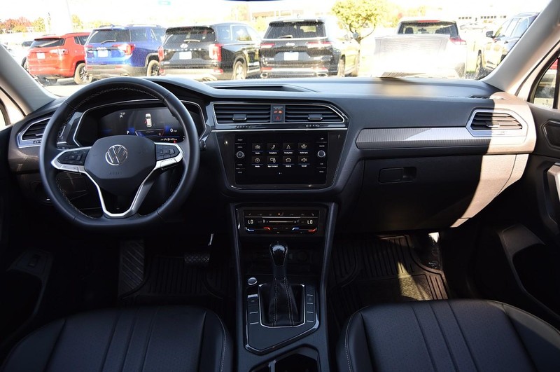 Volkswagen Tiguan Vehicle Full-screen Gallery Image 7