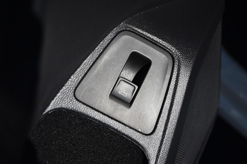 Volkswagen Tiguan Vehicle Full-screen Gallery Image 9