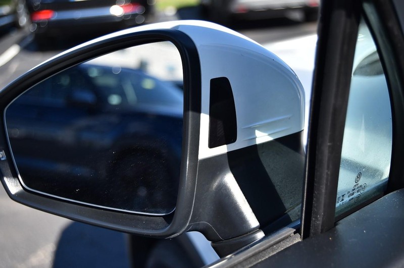 Volkswagen Tiguan Vehicle Full-screen Gallery Image 10