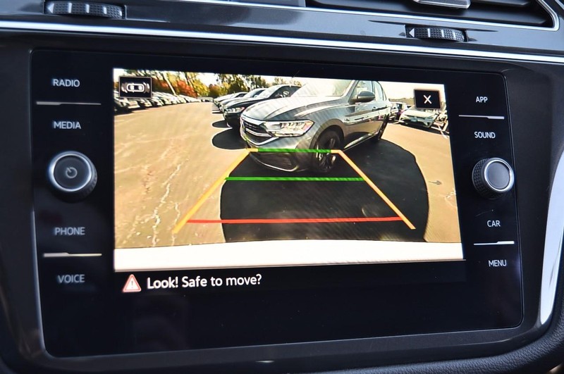 Volkswagen Tiguan Vehicle Full-screen Gallery Image 13