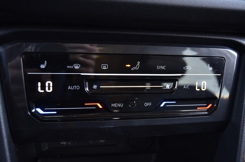 Volkswagen Tiguan Vehicle Full-screen Gallery Image 15