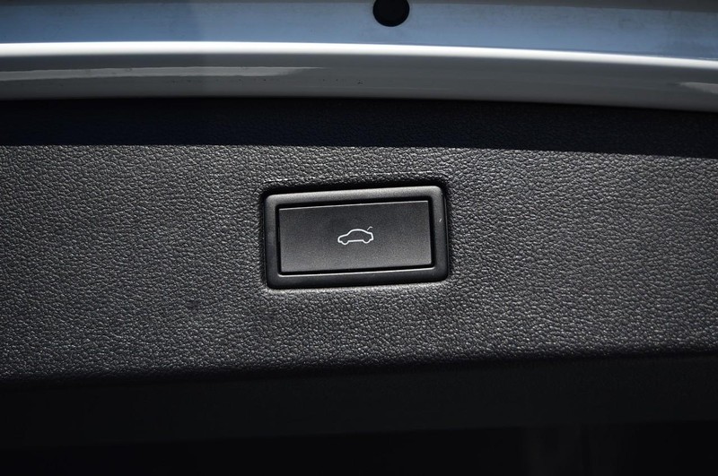 Volkswagen Tiguan Vehicle Full-screen Gallery Image 26