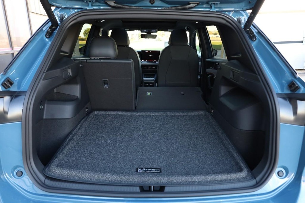 Volkswagen Tiguan Vehicle Full-screen Gallery Image 8