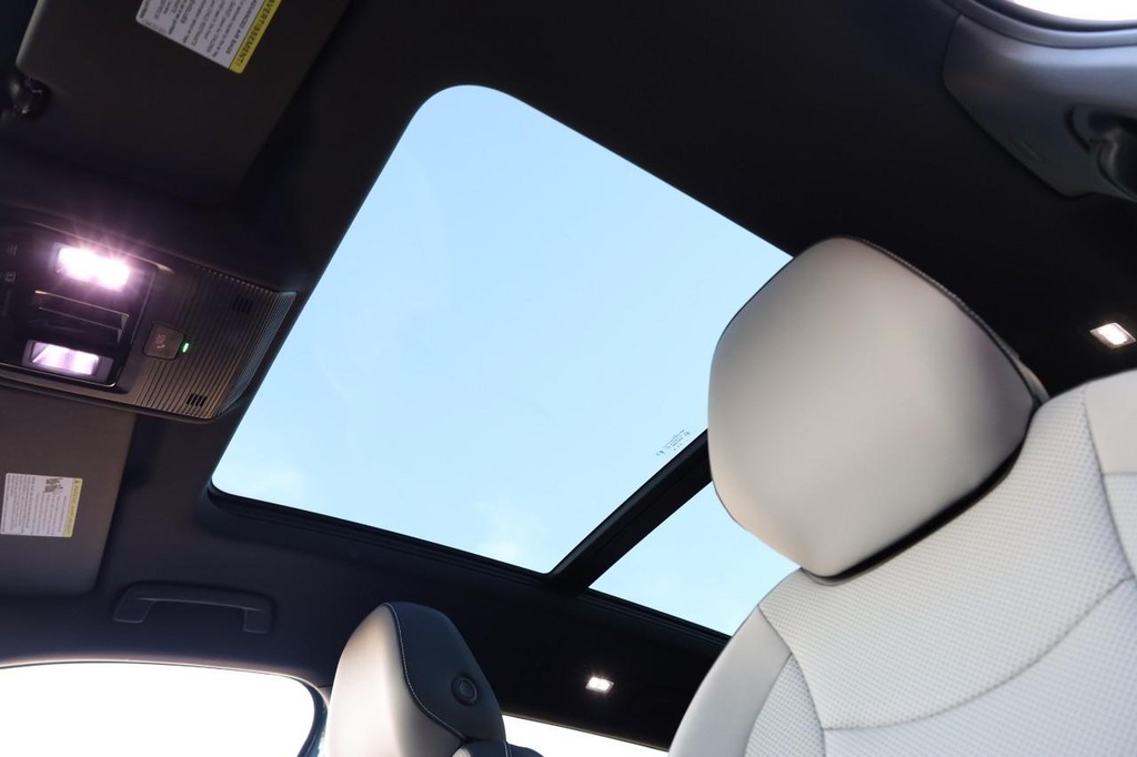 Volkswagen Tiguan Vehicle Full-screen Gallery Image 11