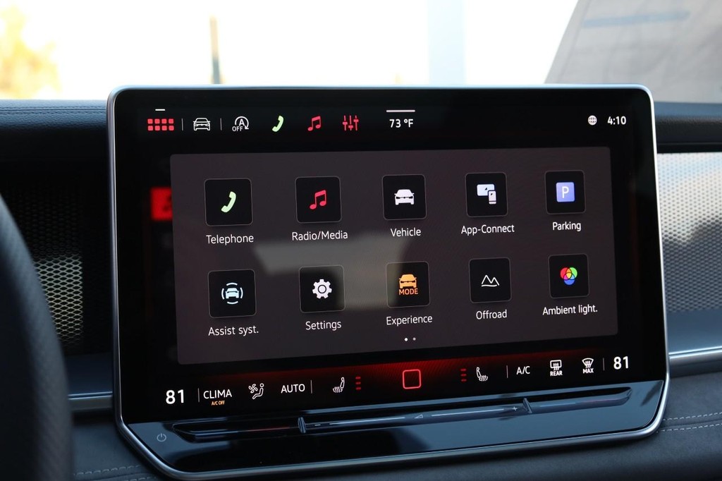 Volkswagen Tiguan Vehicle Full-screen Gallery Image 15