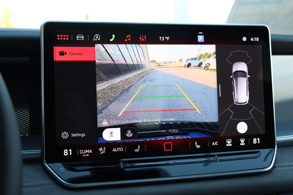 Volkswagen Tiguan Vehicle Full-screen Gallery Image 16