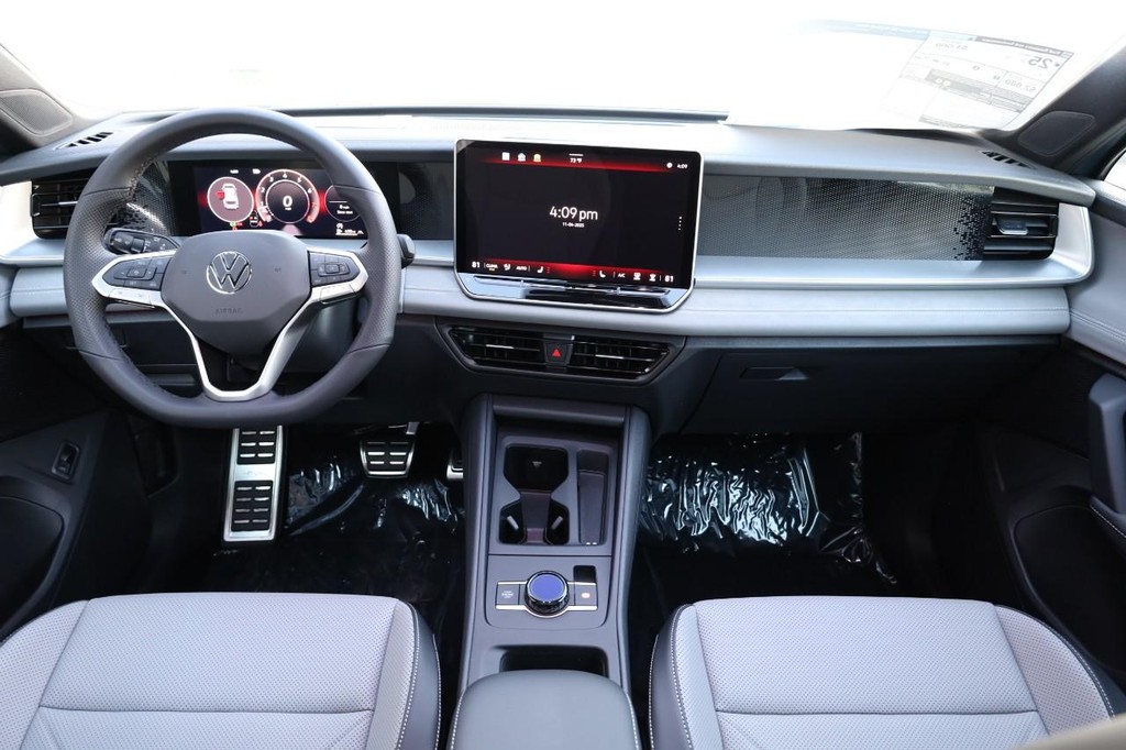 Volkswagen Tiguan Vehicle Full-screen Gallery Image 25