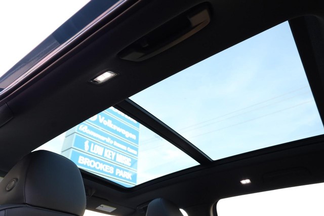 Volkswagen Tiguan Vehicle Image 12