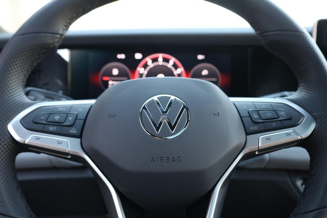 Volkswagen Tiguan Vehicle Image 13