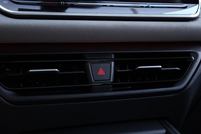 Volkswagen Tiguan Vehicle Image 17