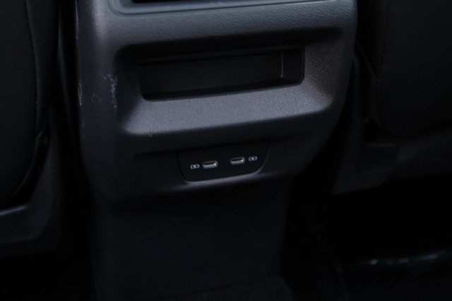 Volkswagen Tiguan Vehicle Image 24