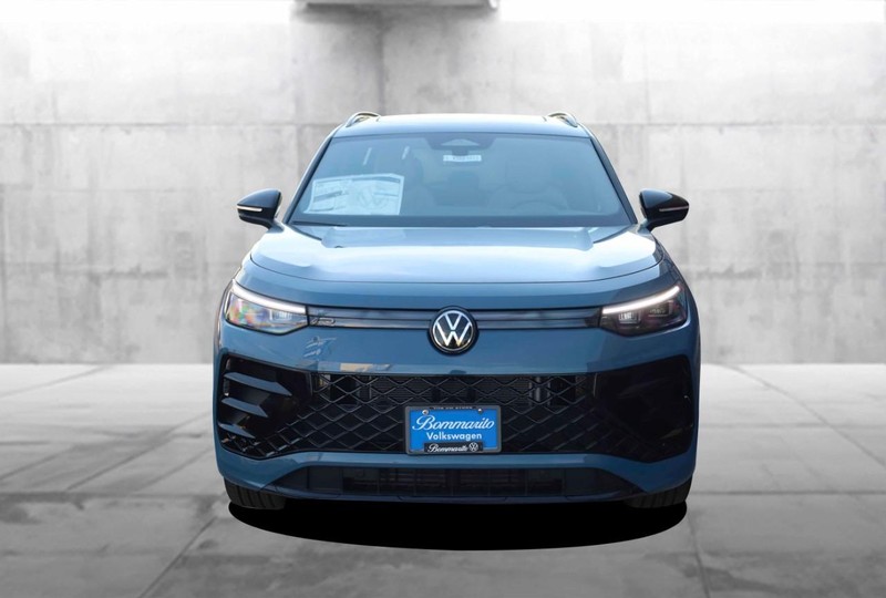 Volkswagen Tiguan Vehicle Full-screen Gallery Image 4