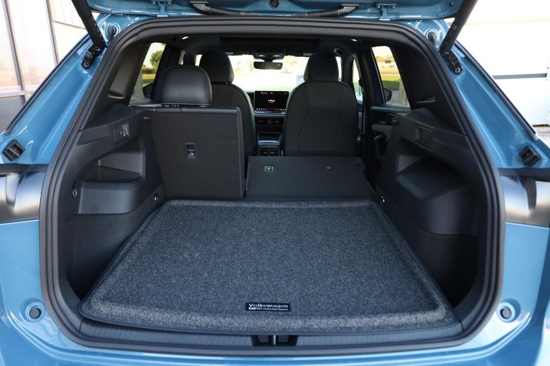 Volkswagen Tiguan Vehicle Full-screen Gallery Image 8