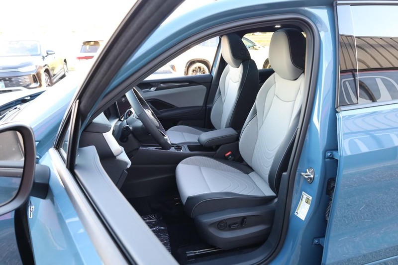 Volkswagen Tiguan Vehicle Full-screen Gallery Image 10