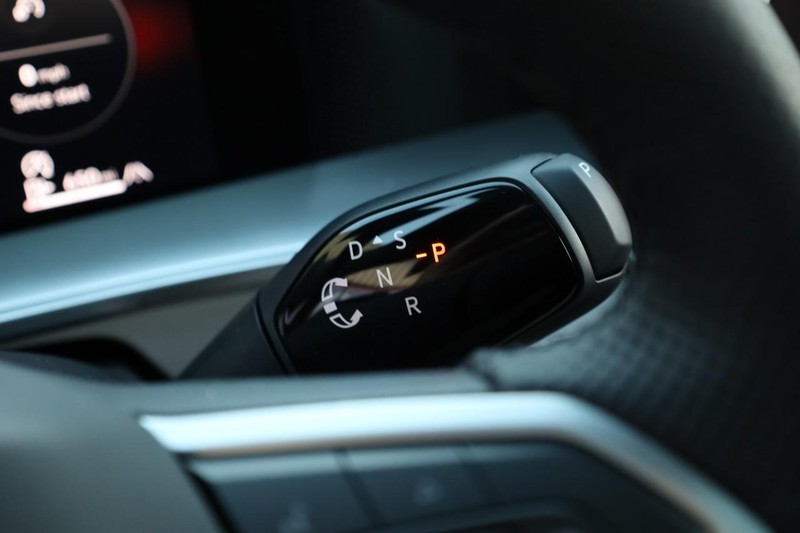 Volkswagen Tiguan Vehicle Full-screen Gallery Image 18