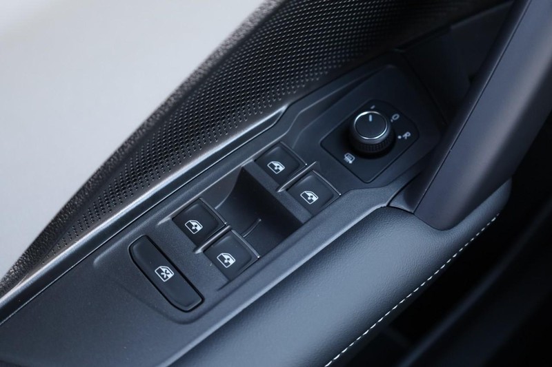 Volkswagen Tiguan Vehicle Full-screen Gallery Image 21