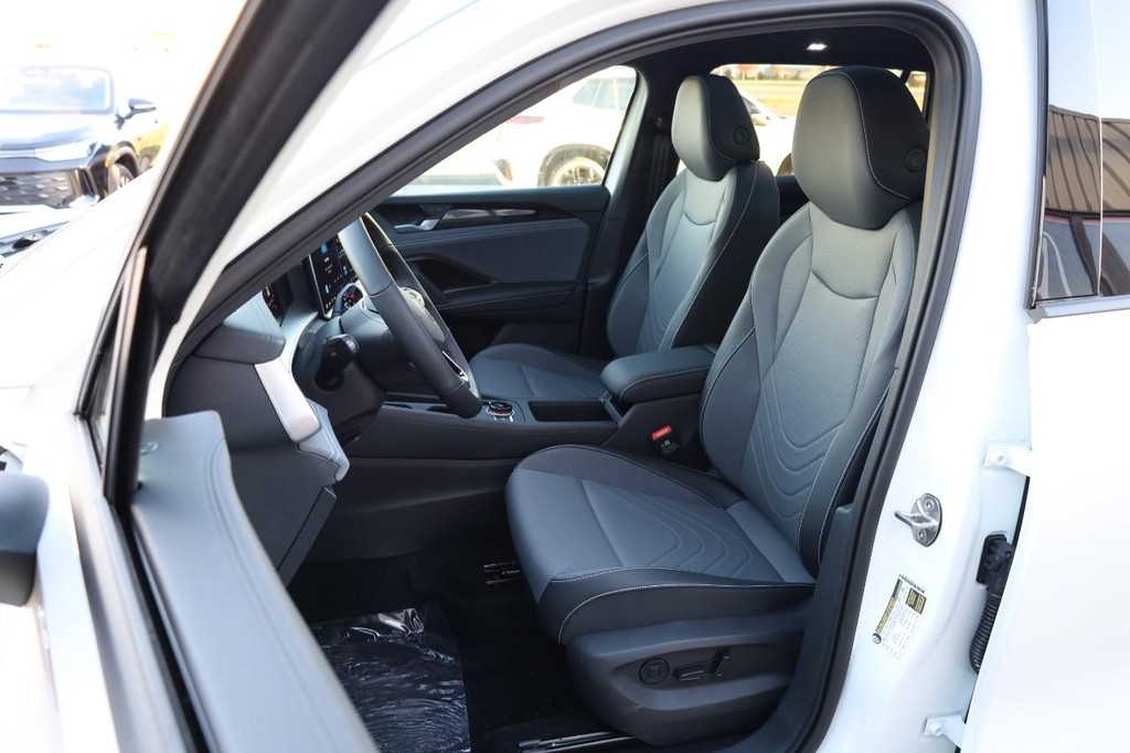 Volkswagen Tiguan Vehicle Full-screen Gallery Image 8