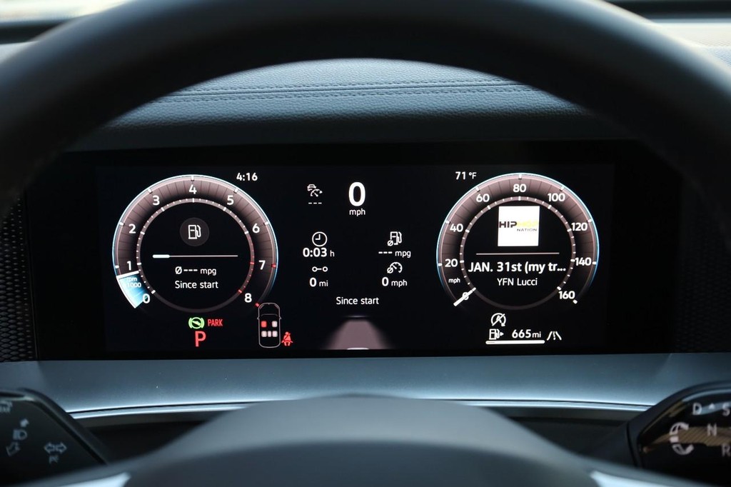 Volkswagen Tiguan Vehicle Full-screen Gallery Image 12