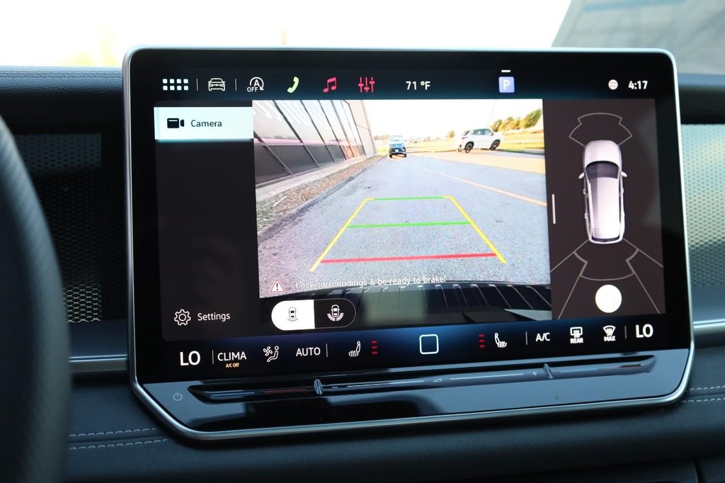 Volkswagen Tiguan Vehicle Full-screen Gallery Image 14