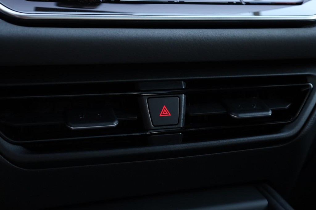 Volkswagen Tiguan Vehicle Full-screen Gallery Image 15