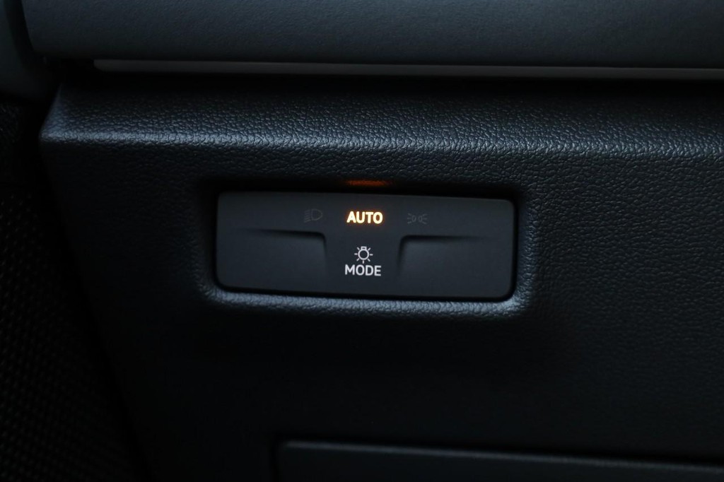 Volkswagen Tiguan Vehicle Full-screen Gallery Image 20