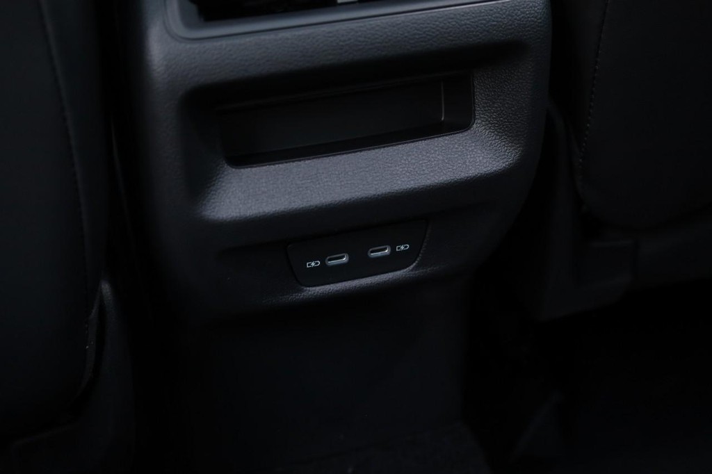 Volkswagen Tiguan Vehicle Full-screen Gallery Image 22