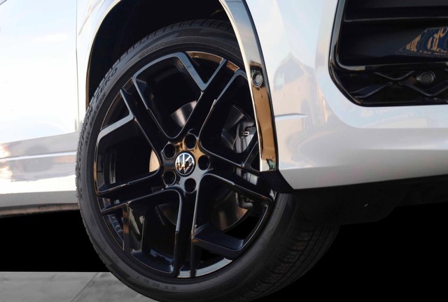 Volkswagen Tiguan Vehicle Image 03