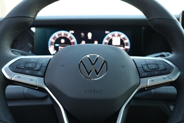 Volkswagen Tiguan Vehicle Image 11