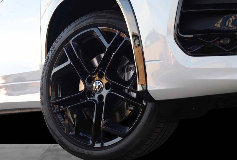 Volkswagen Tiguan Vehicle Image 03