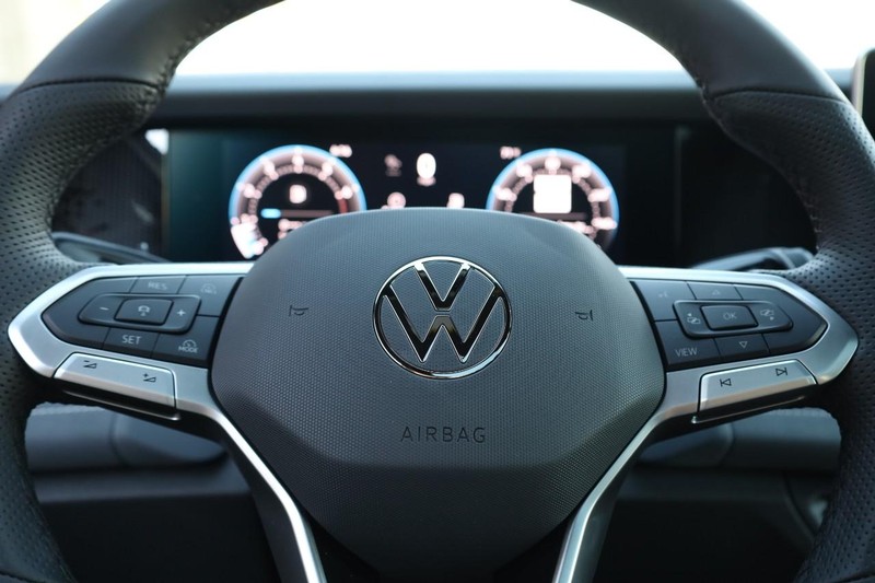 Volkswagen Tiguan Vehicle Image 11