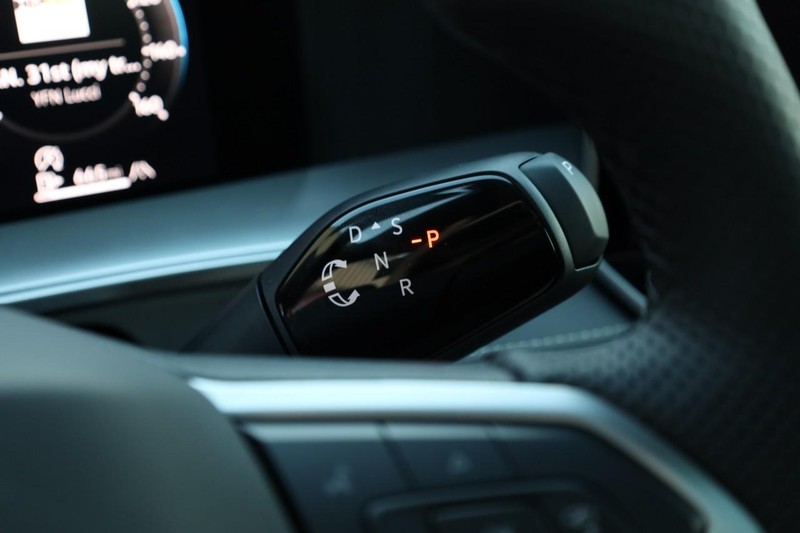 Volkswagen Tiguan Vehicle Image 16