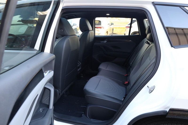 Volkswagen Tiguan Vehicle Image 21