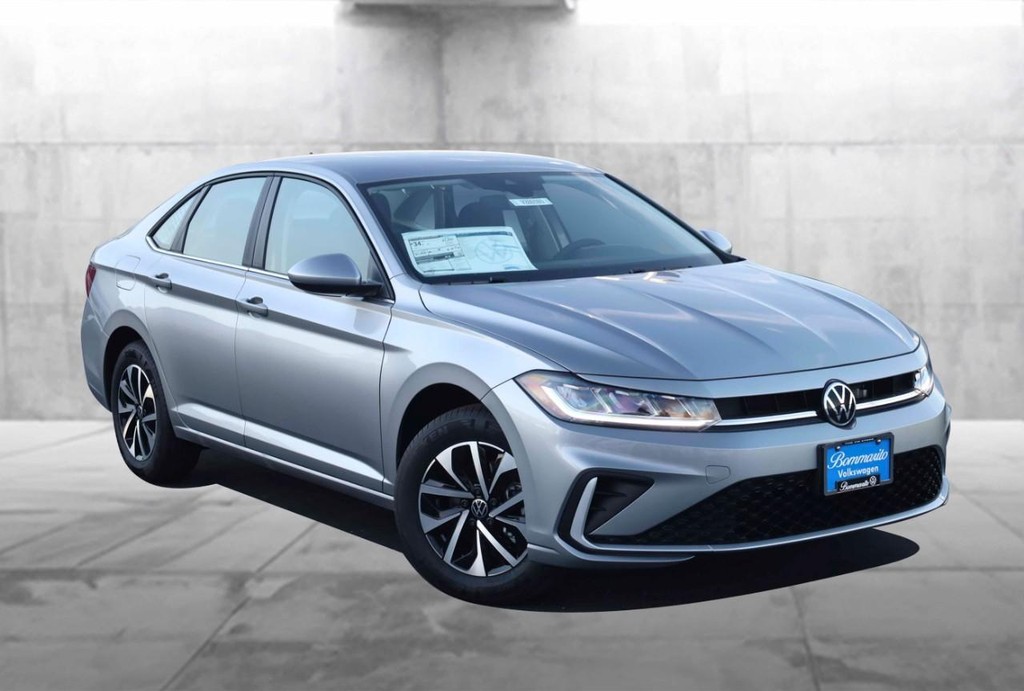 Volkswagen Jetta Vehicle Full-screen Gallery Image 2