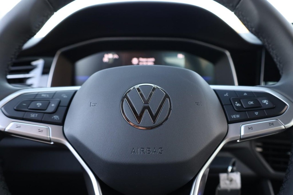 Volkswagen Jetta Vehicle Full-screen Gallery Image 9