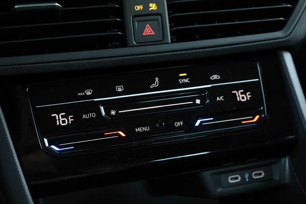 Volkswagen Jetta Vehicle Full-screen Gallery Image 14