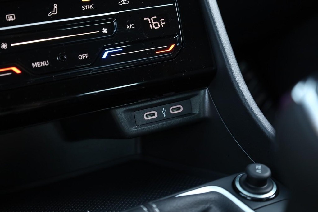 Volkswagen Jetta Vehicle Full-screen Gallery Image 15