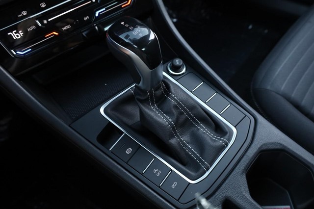 Volkswagen Jetta Vehicle Image 16