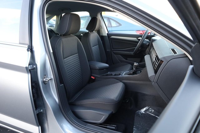 Volkswagen Jetta Vehicle Image 24