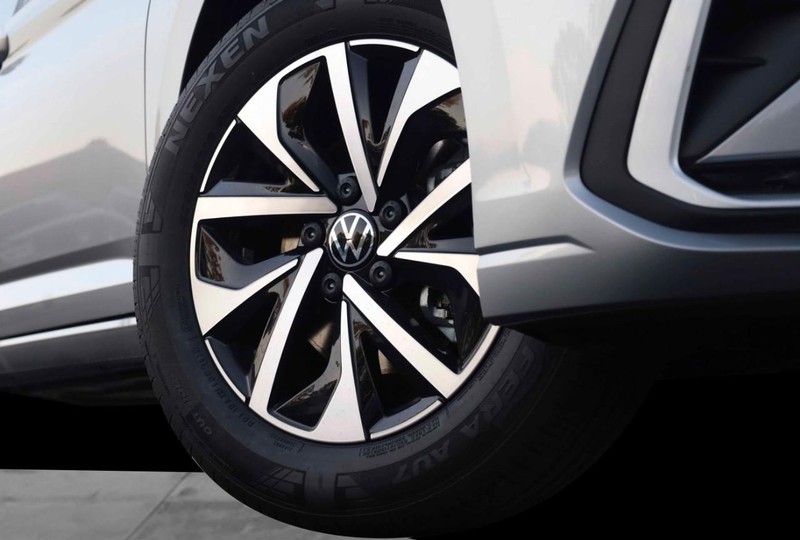 Volkswagen Jetta Vehicle Full-screen Gallery Image 3