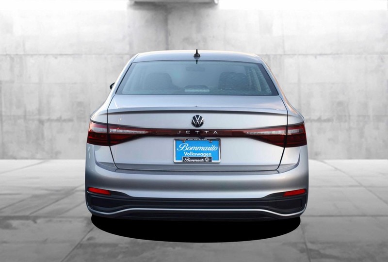 Volkswagen Jetta Vehicle Full-screen Gallery Image 6